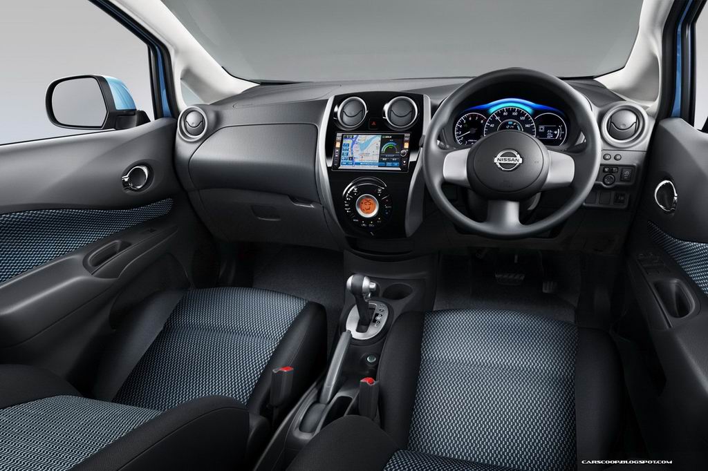  Nissan Note 2013  (3  + 2 )