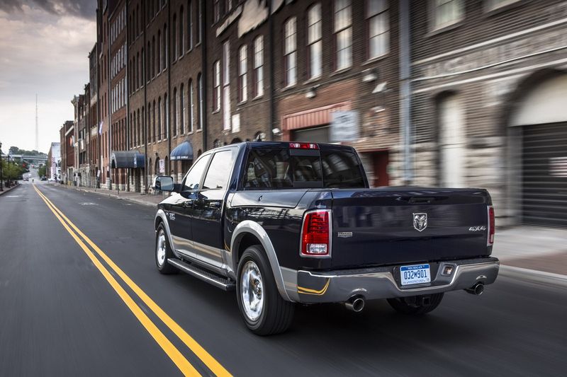      Dodge Ram 1500 2013   (40 )