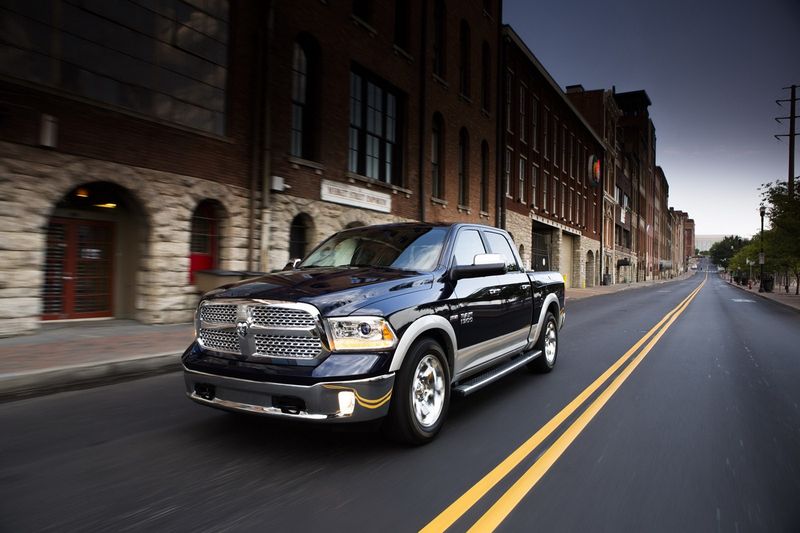      Dodge Ram 1500 2013   (40 )