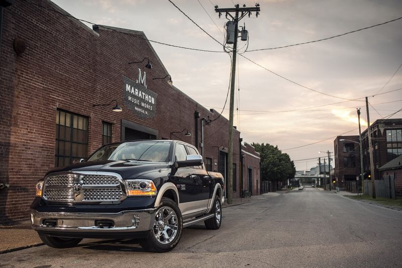      Dodge Ram 1500 2013   (40 )