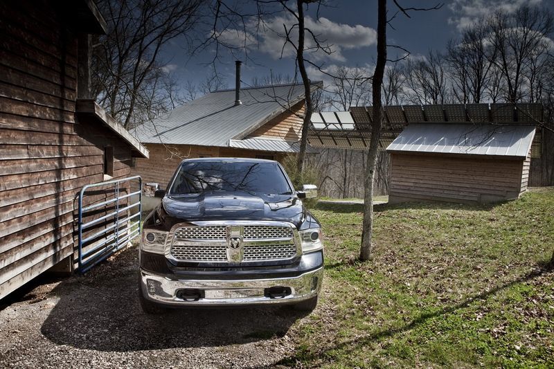      Dodge Ram 1500 2013   (40 )