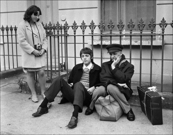  "The Beatles" (42 )