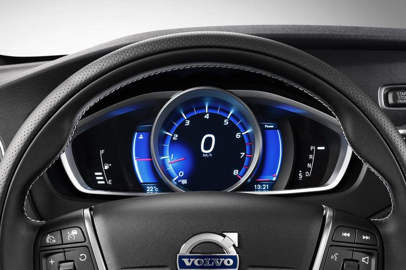  Volvo V40    R-Design (15 +)