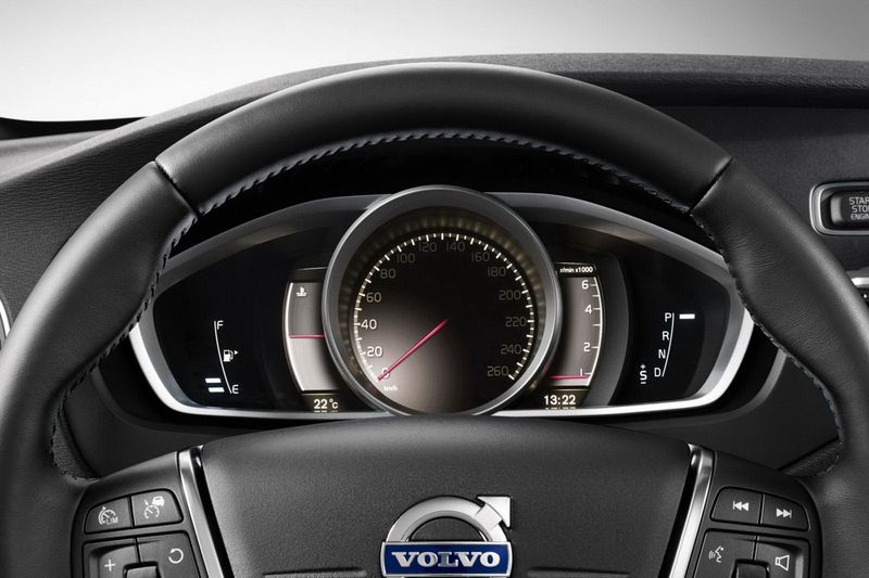  Volvo   V40 Cross Country (15 +)