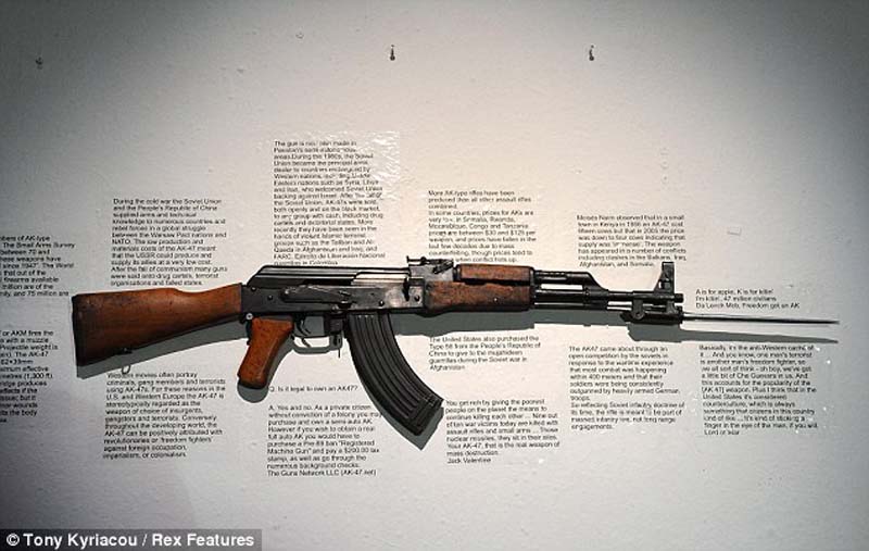 AK47 9 Нет оружию AK 47 превращен в произведение искусства