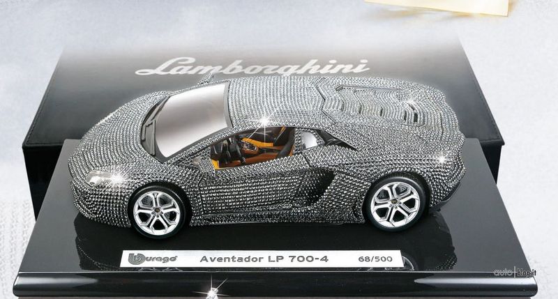 Lamborghini Aventador LP700-4    (4 )