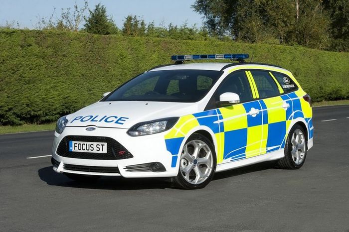 Британская полиция получила заряженный Ford Focus ST (12 фото)