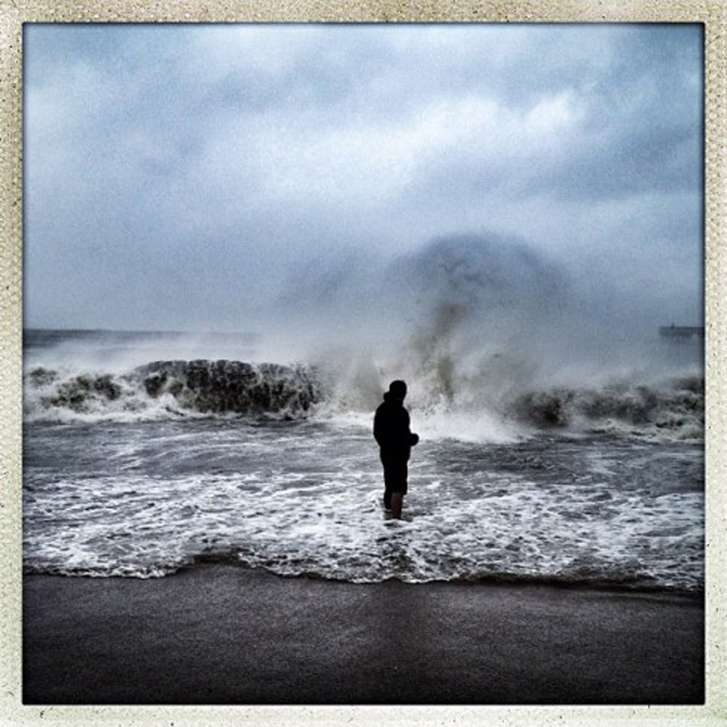 Capturing Sandy’s Wrath 16 Уникальные фотографии: в эпицентре урагана Сэнди