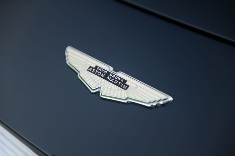 Aston Martin DB5     555000$ (23 )