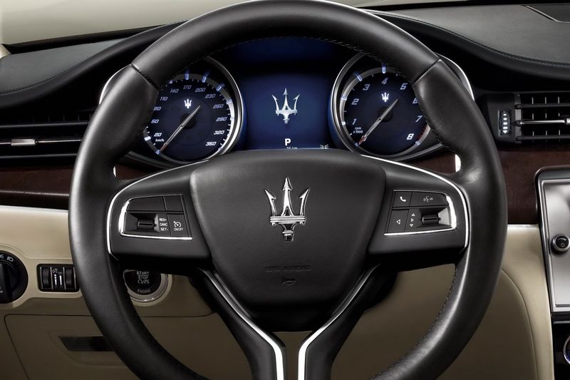     Maserati Quattroporte (15 +3 )