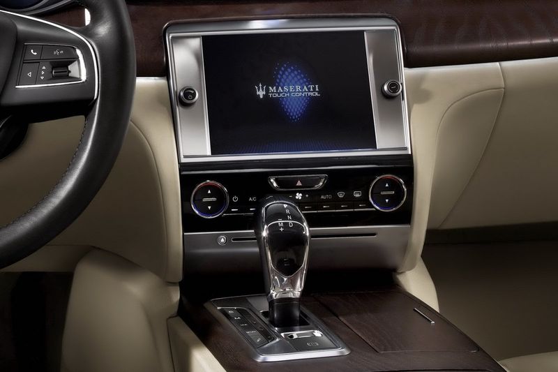     Maserati Quattroporte (15 +3 )