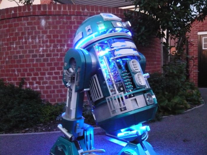      "R2-D2" (35 )