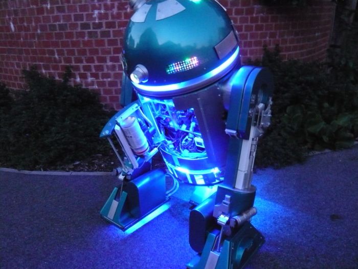      "R2-D2" (35 )