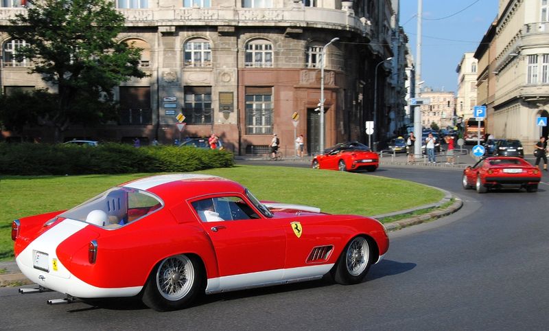   Ferrari Club (38 )