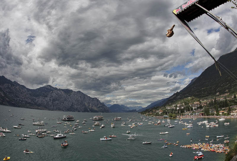 1545    Red Bull Cliff Diving
