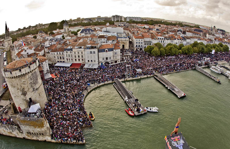 2430    Red Bull Cliff Diving