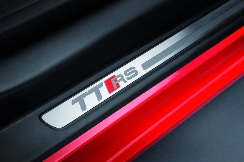 Audi TT RS plus     (36 )