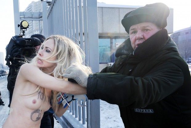 FEMEN   (22  + 1 )