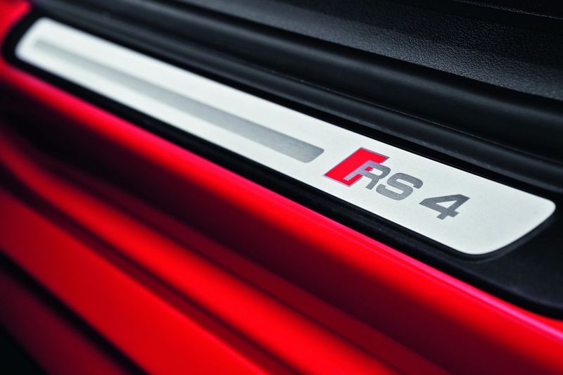    Audi RS4 Avant 2013 (39 )