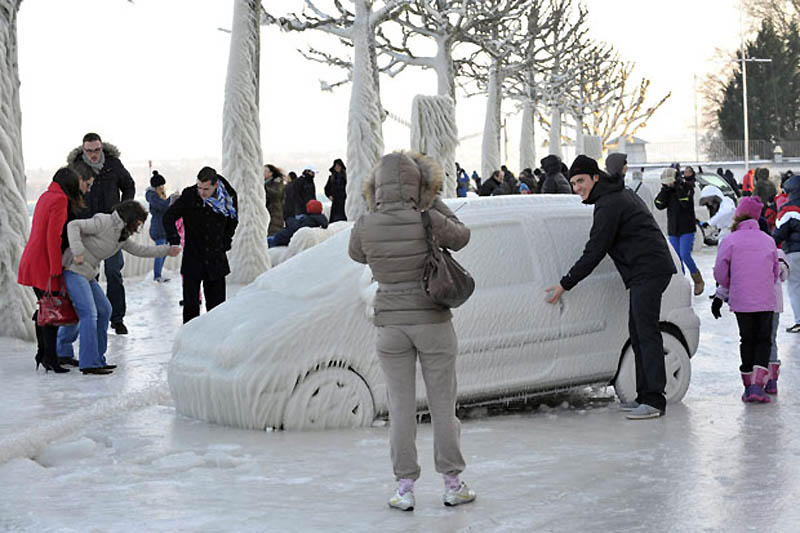 1392 Ледяные скульптуры на Женевском озере