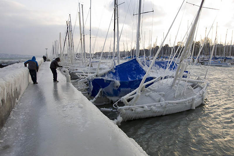 2355 Ледяные скульптуры на Женевском озере