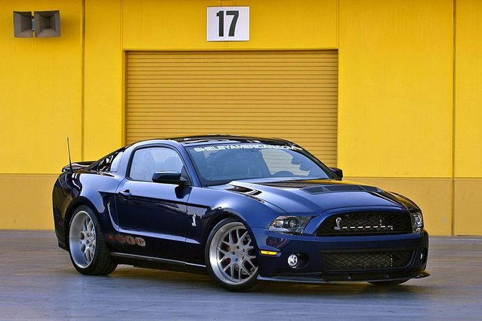 - Ford Mustang Shelby 1000 (10 +2 )