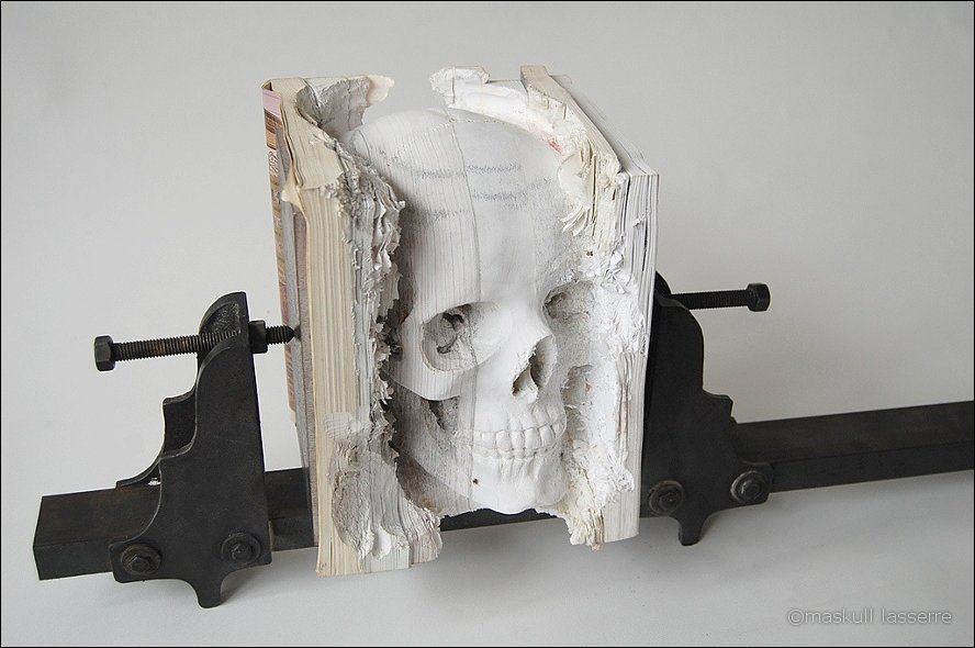 sculpture made out of books 10      MASKULL LASSERRE