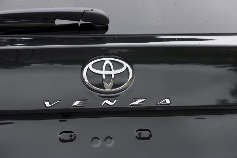     Toyota Venza (35 +)