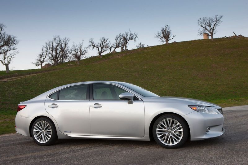 Lexus ES      (42 +)