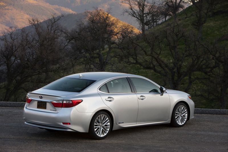 Lexus ES      (42 +)