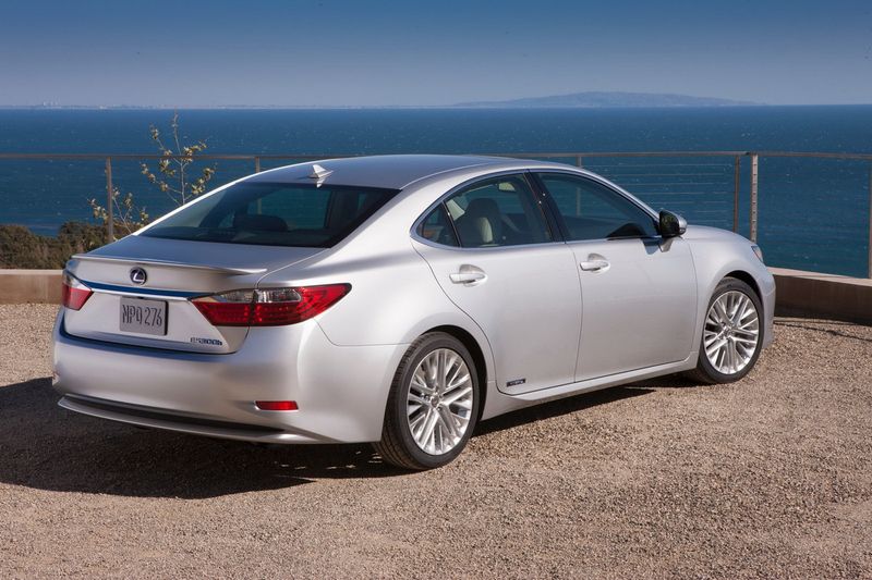 Lexus ES      (42 +)