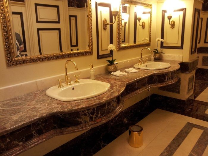 Необычный туалет в ГУМе (10 фото)