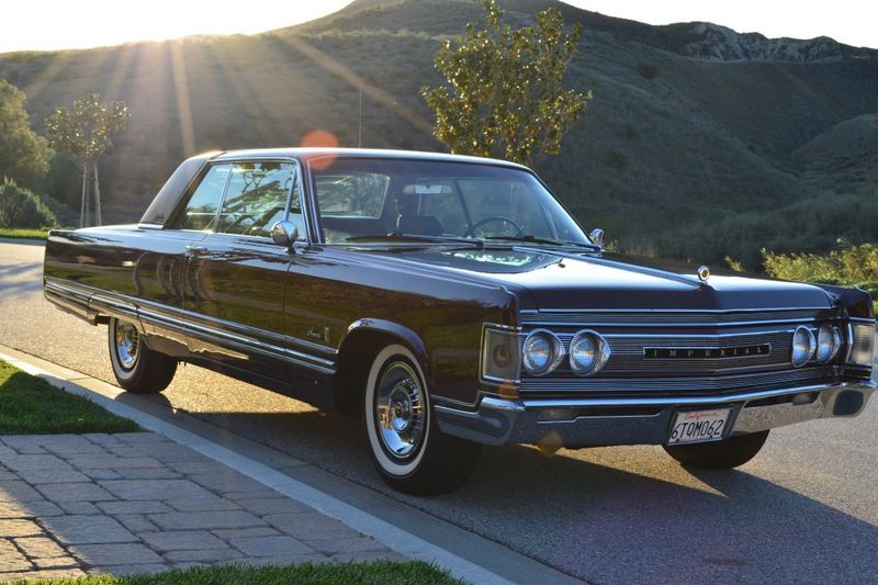  Imperial Crown Coupe 1967     (69 )