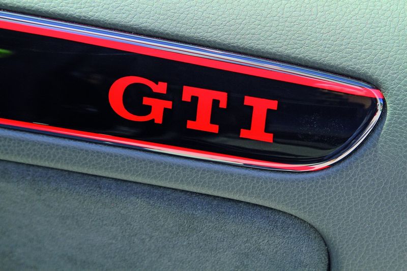    Volkswagen Golf GTI Black Dynamic (15 )