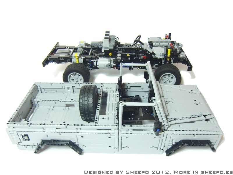 Land Rover Defender 110   1:8.5  LEGO (12 +)
