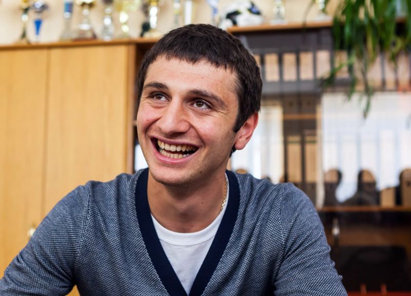 Алан Дзагоев защитил диплом (6 фото)