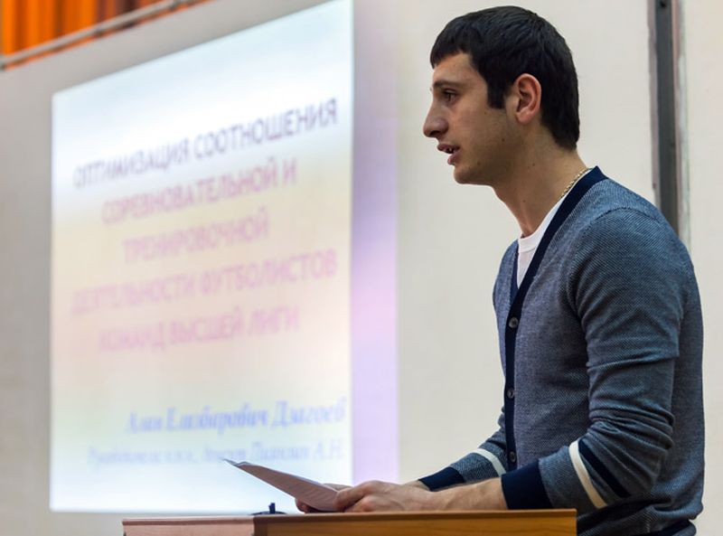 Алан Дзагоев защитил диплом (6 фото)