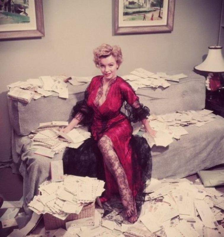 Кто она? (21 фото)