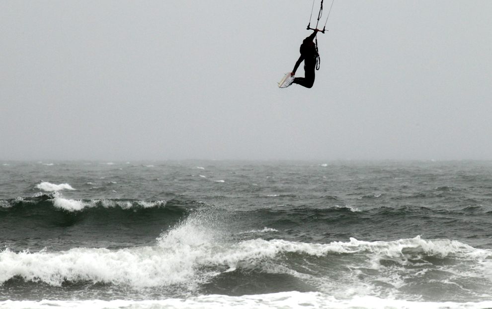 Escaping gravity. Кайт. Кайтсерфинг полет. Кайт не для полетов. Sup surfing.