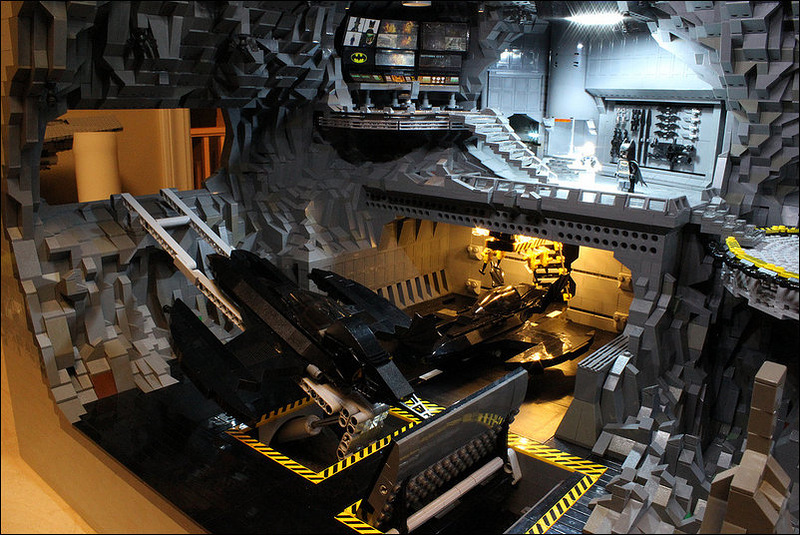 Пещера Бэтмена из конструктора Лего (11 фото)