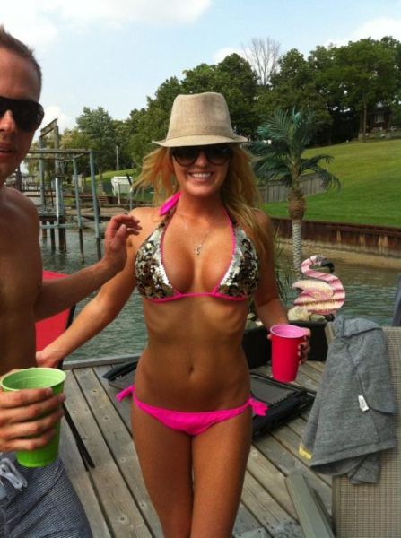  Летние девушки в бикини (53 фото)