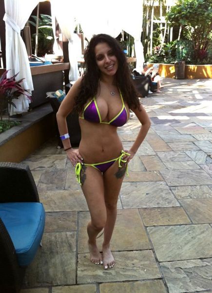  Летние девушки в бикини (53 фото)