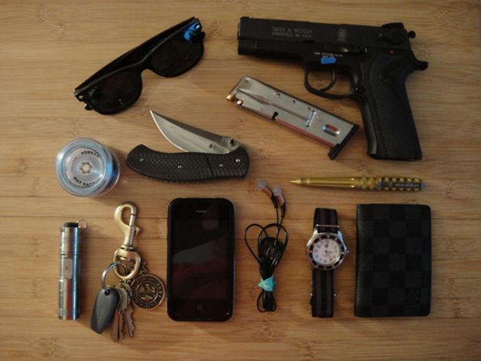 Предметы нападения. Вещи для самообороны. Оружие для самообороны. Вещи для самообороны пистолеты. Самодельные вещи для самообороны.